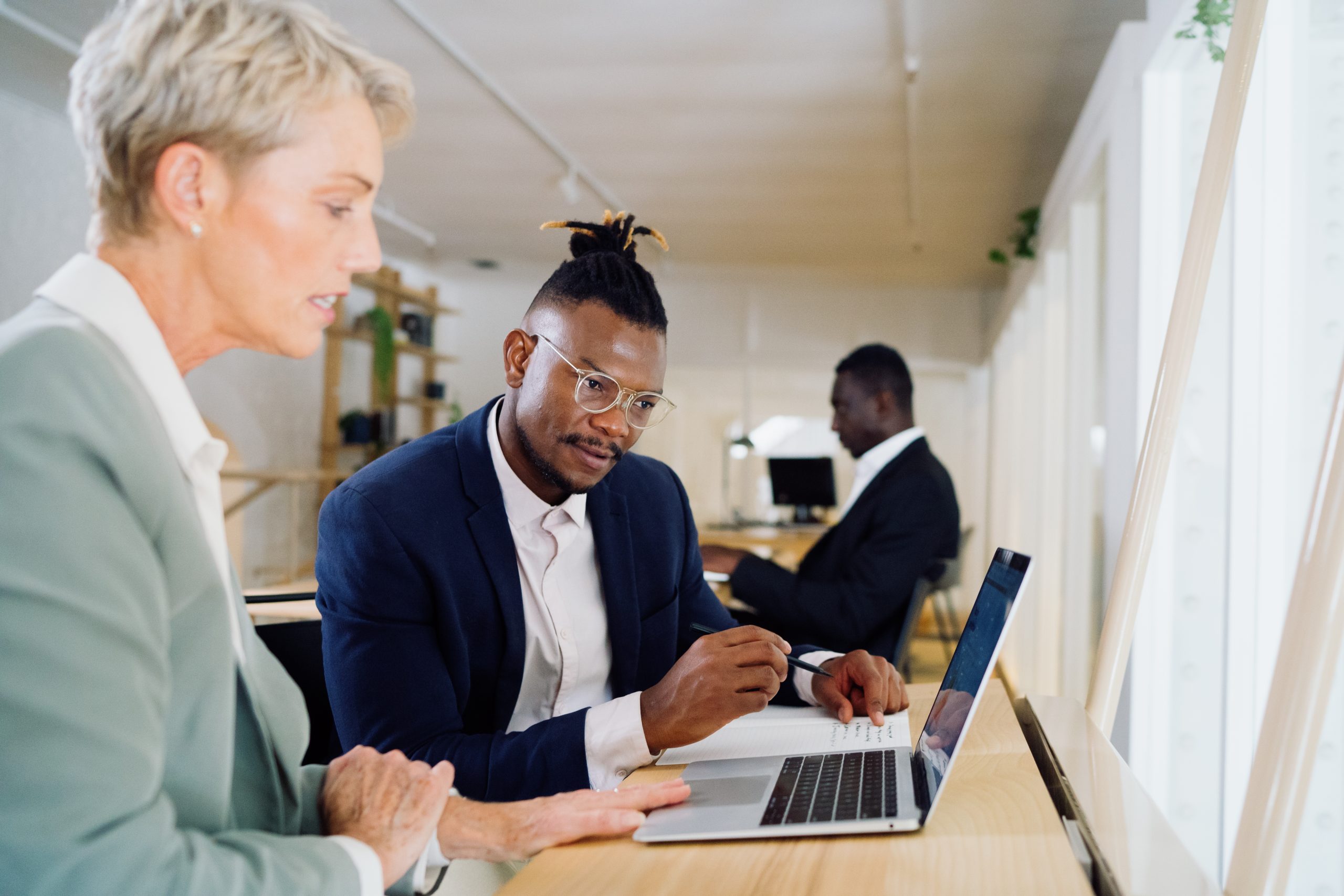 The new learning loop: How insurance employees can co-create the future with AI