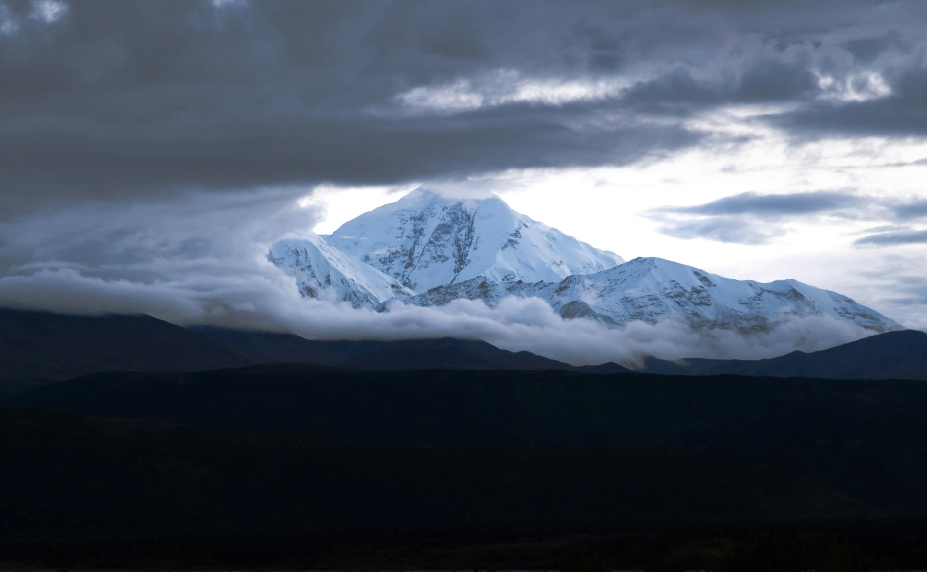 The Alaskan Summit: Trump’s Diplomatic Gambit with Putin Amidst Global Ceasefire Pressure