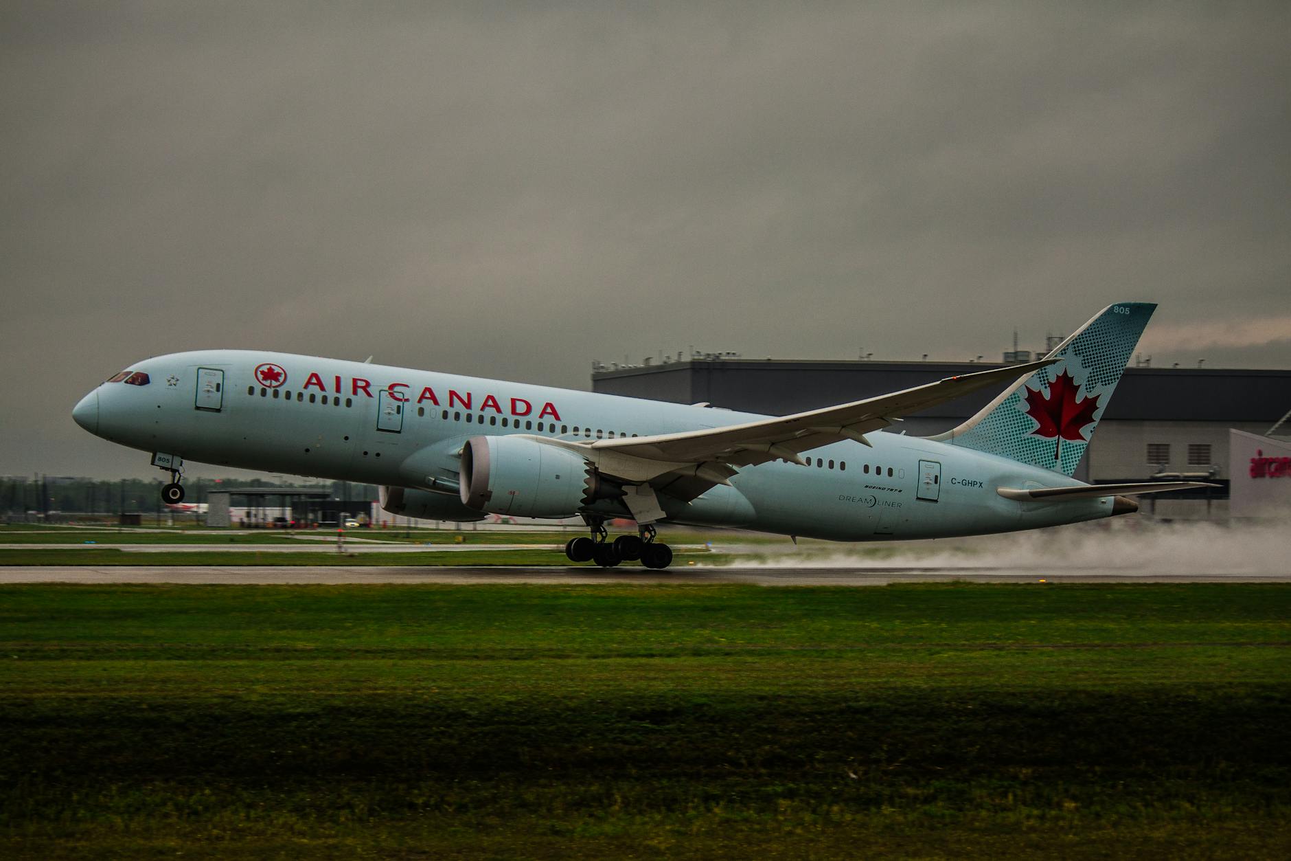 Air Canada’s Rocky Return: Navigating Union Tensions and Government Intervention in Aviation Stability