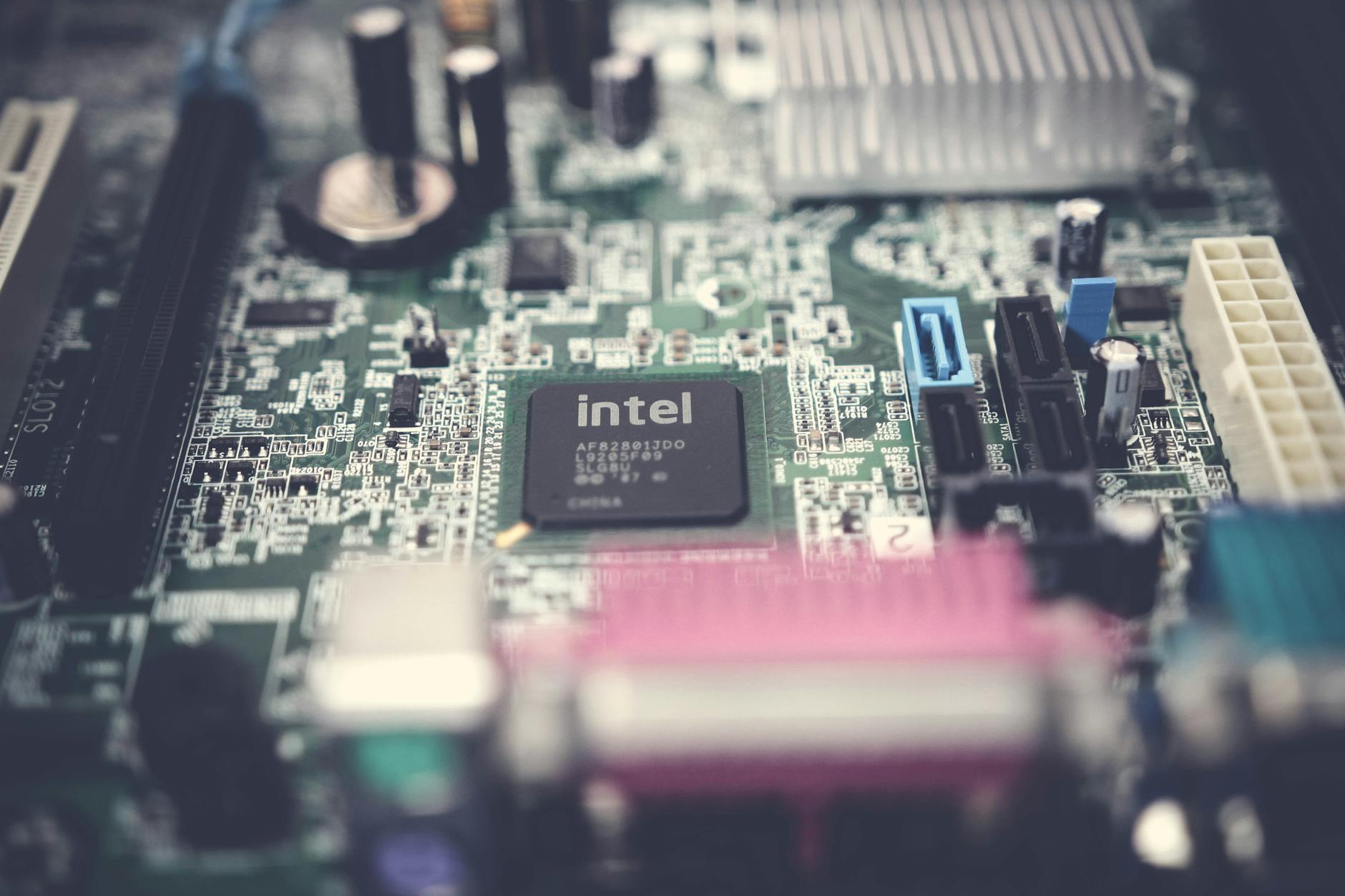 Intel’s Configurable VRAM: A Game Changer for AI on Laptops