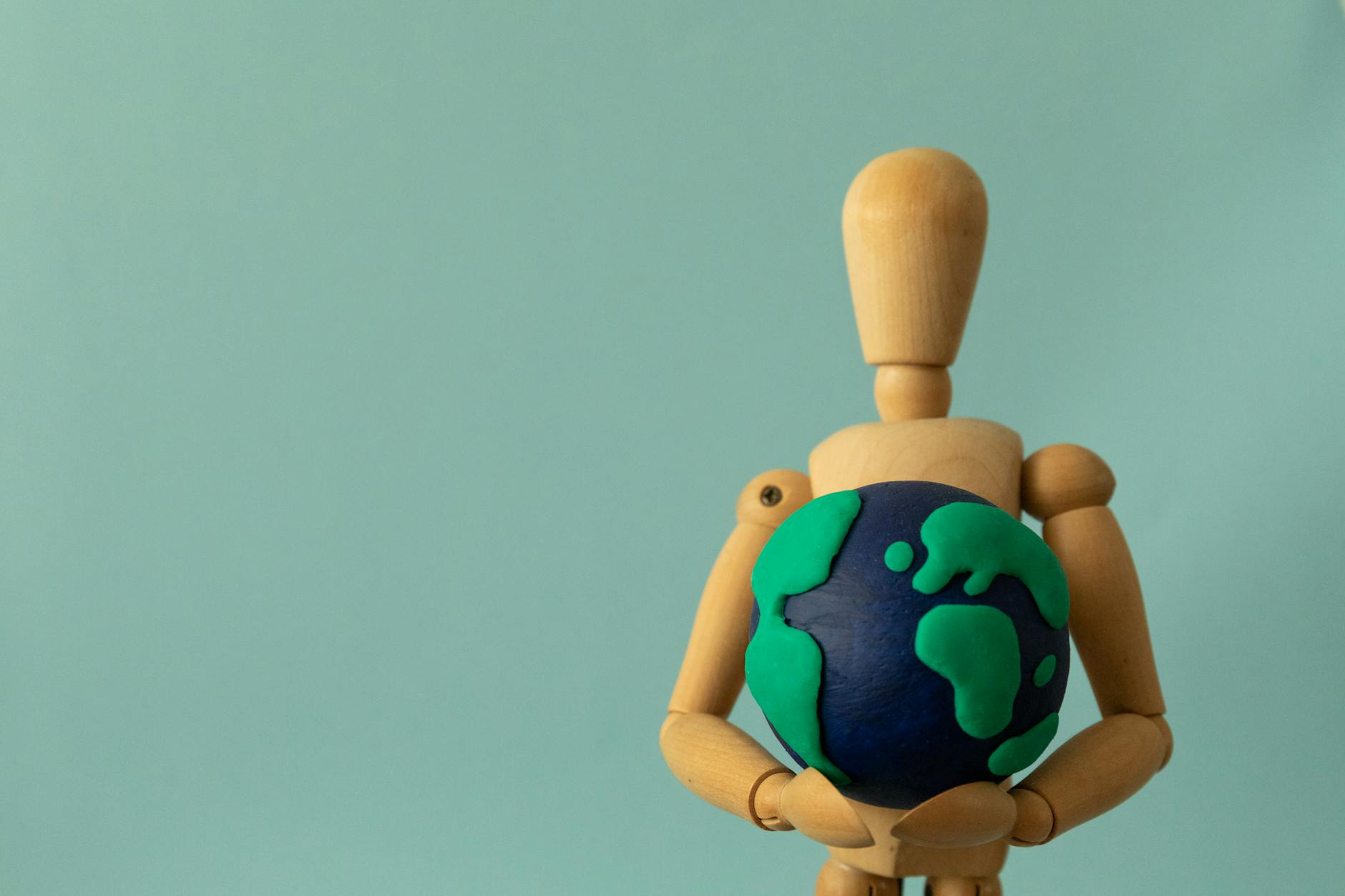 The H2Ottoman: Blending Design and Sustainability for a Thirsty World