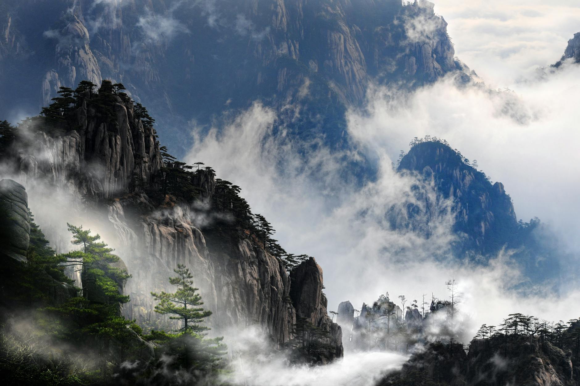 China’s Bond Market: A Golden Age of Top Ratings or a Debt Dilemma?
