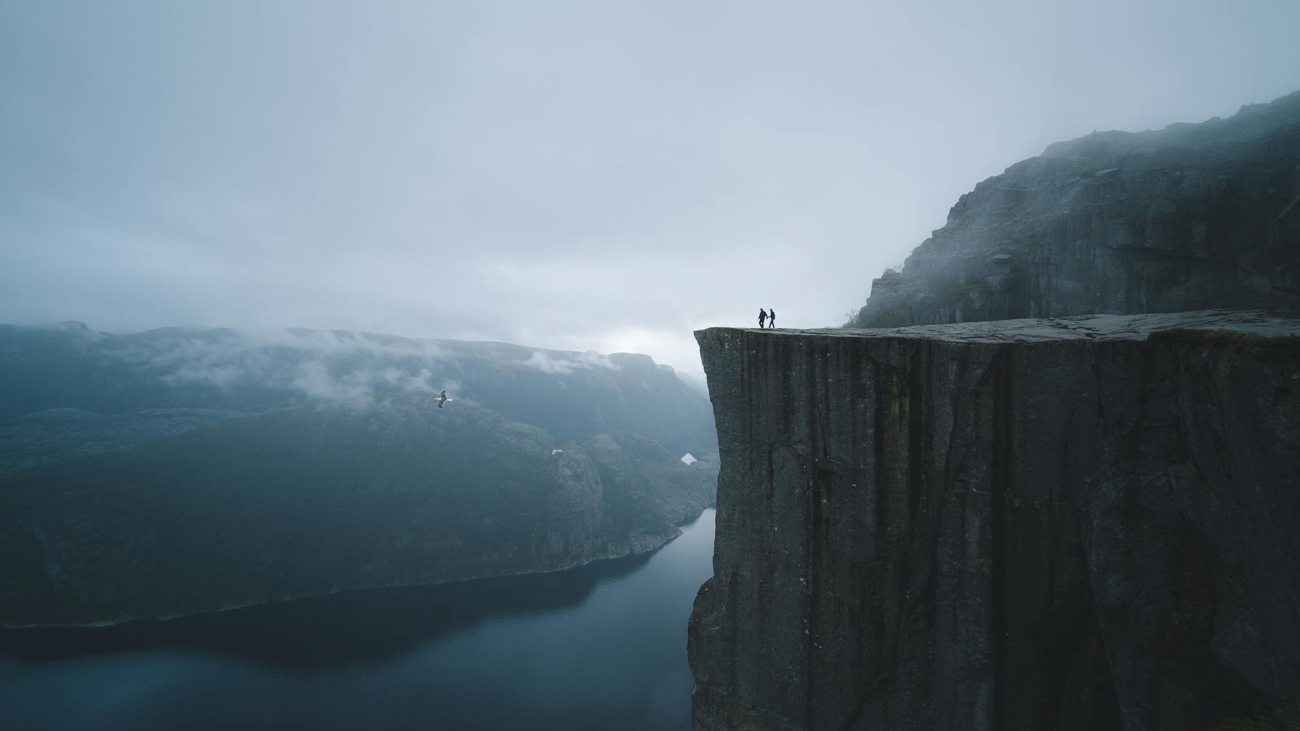 Norway’s Dams: A Watery Warning from the Digital Deep