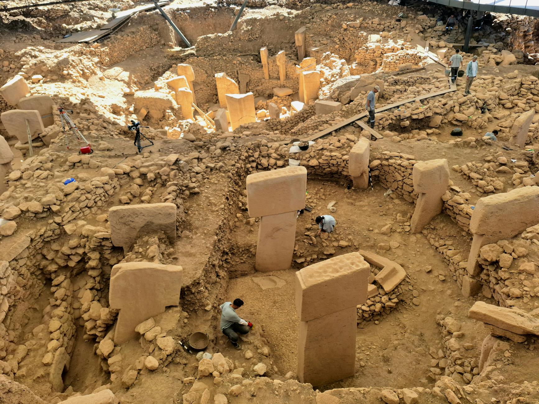 Unearthing the Truth: Iraq Begins Excavation of Mass Grave Linked to ISIS Atrocities South of Mosul