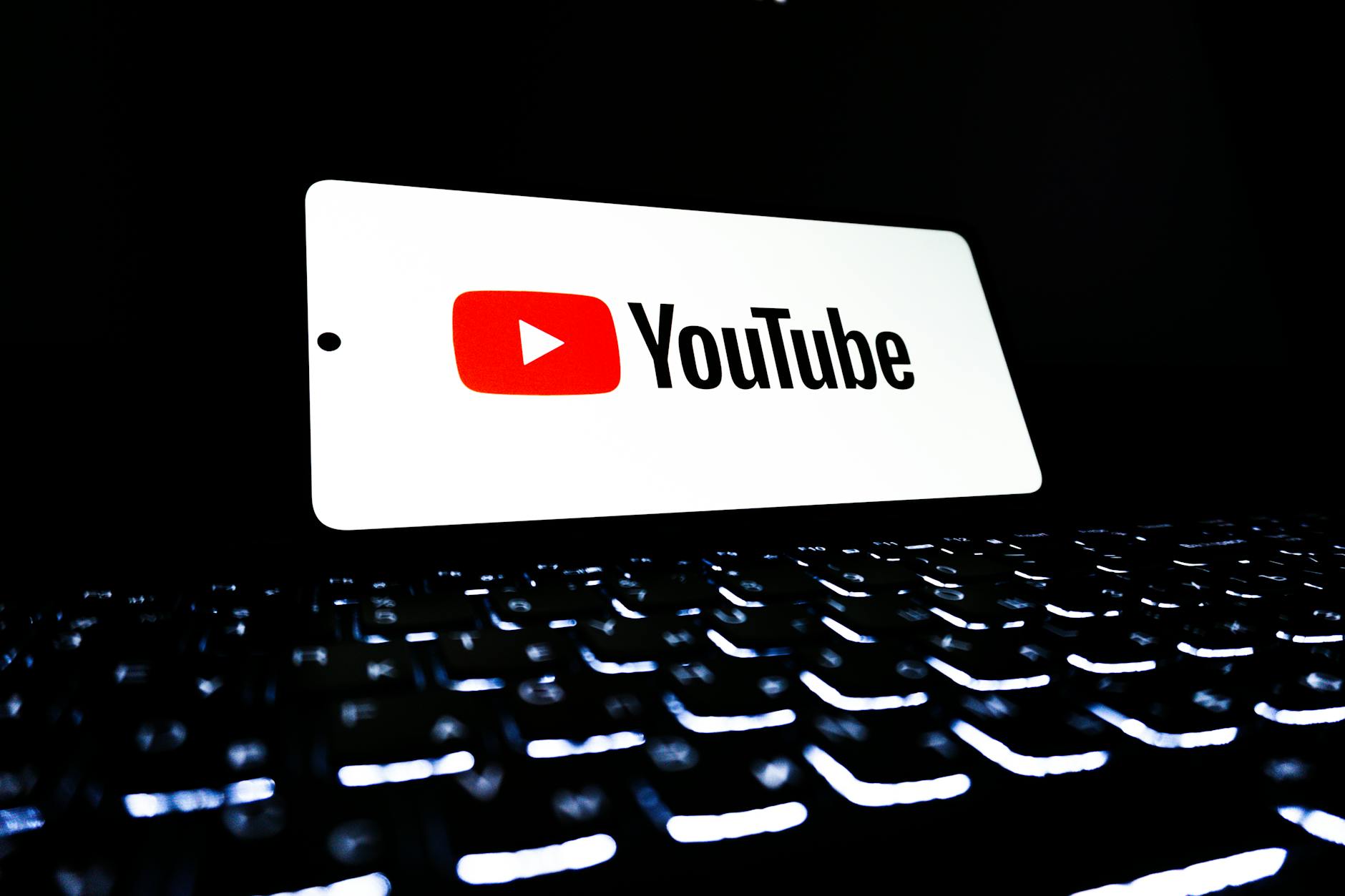 The Digital Echo Chamber: When Social Media Fuels the Fire of Self-Harm
