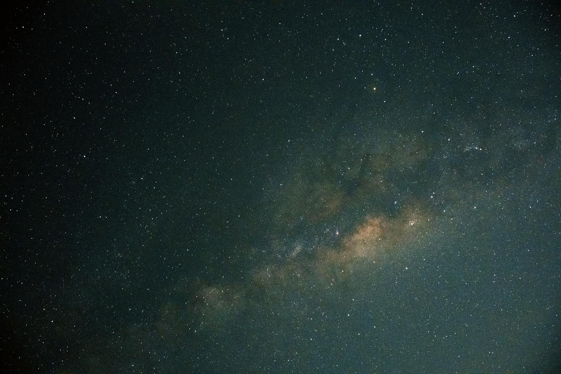 Cosmic Grapes: A Galactic Enigma Reshapes Our Understanding of Early Universe Growth