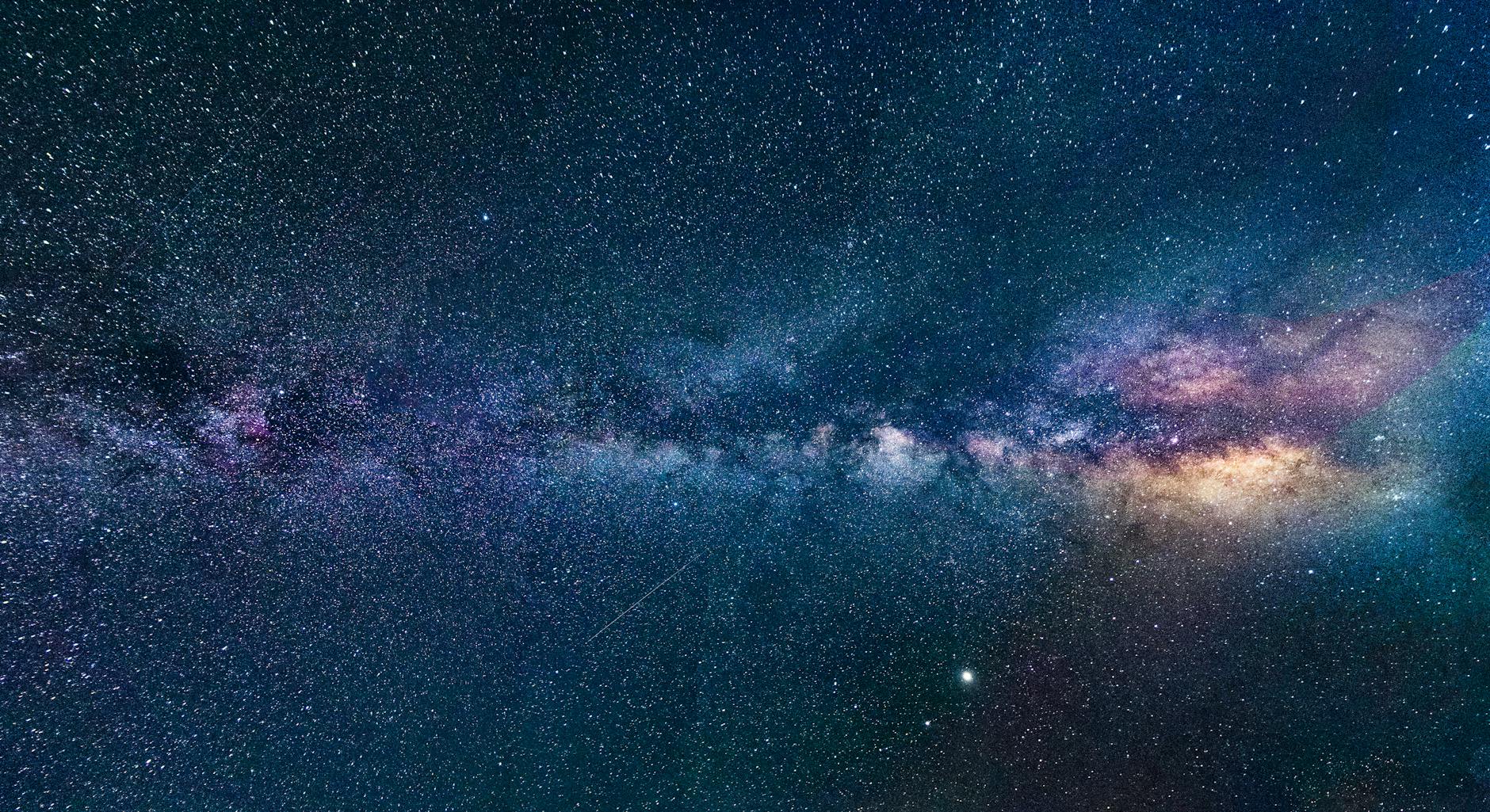 **August Nights: Unveiling the Celestial Jewels of Summer**