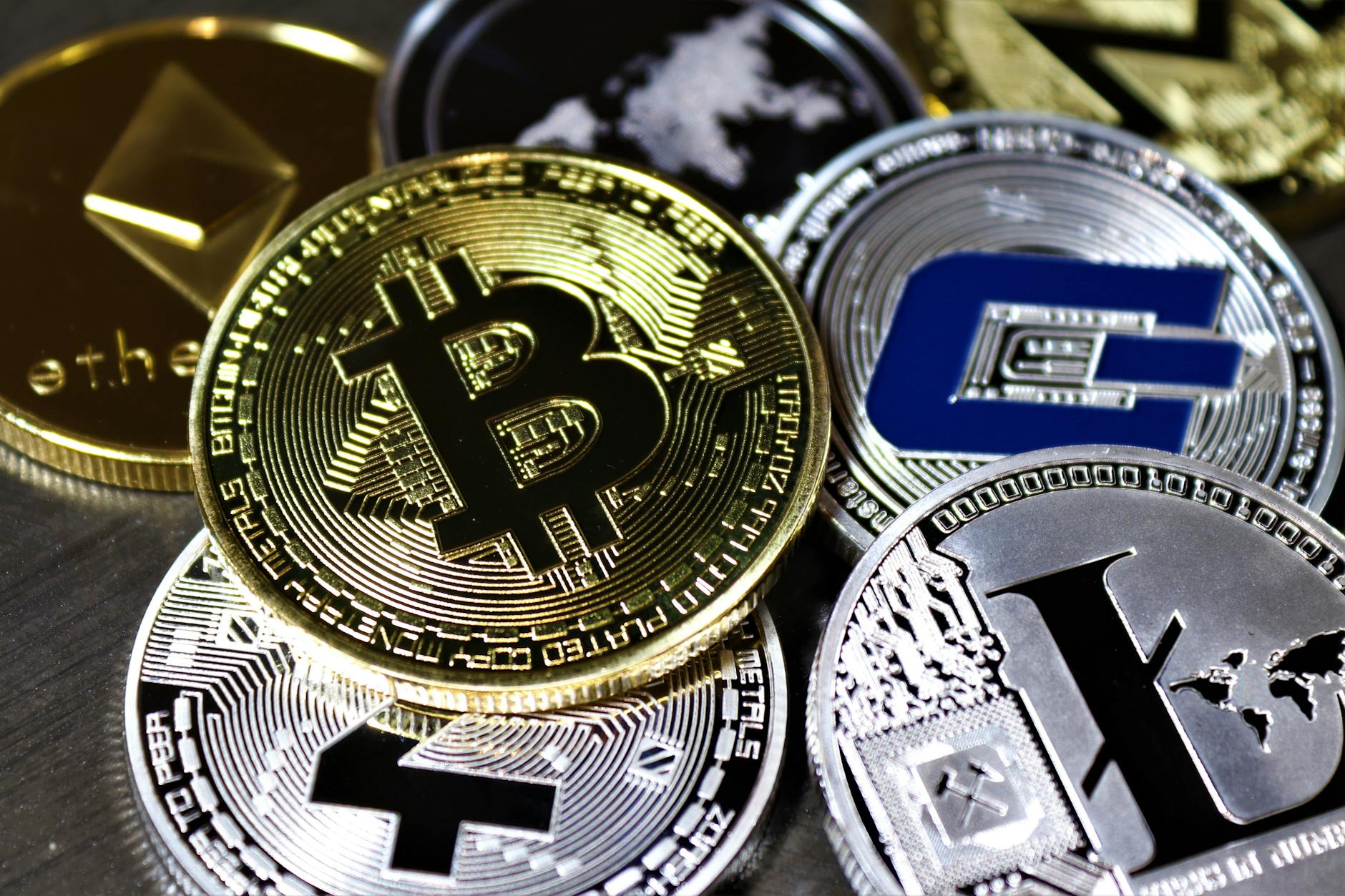 Altcoin Arena Heats Up: Litecoin Rockets, XRP Eyes Crucial Support, and Solana Attracts Institutional Firepower