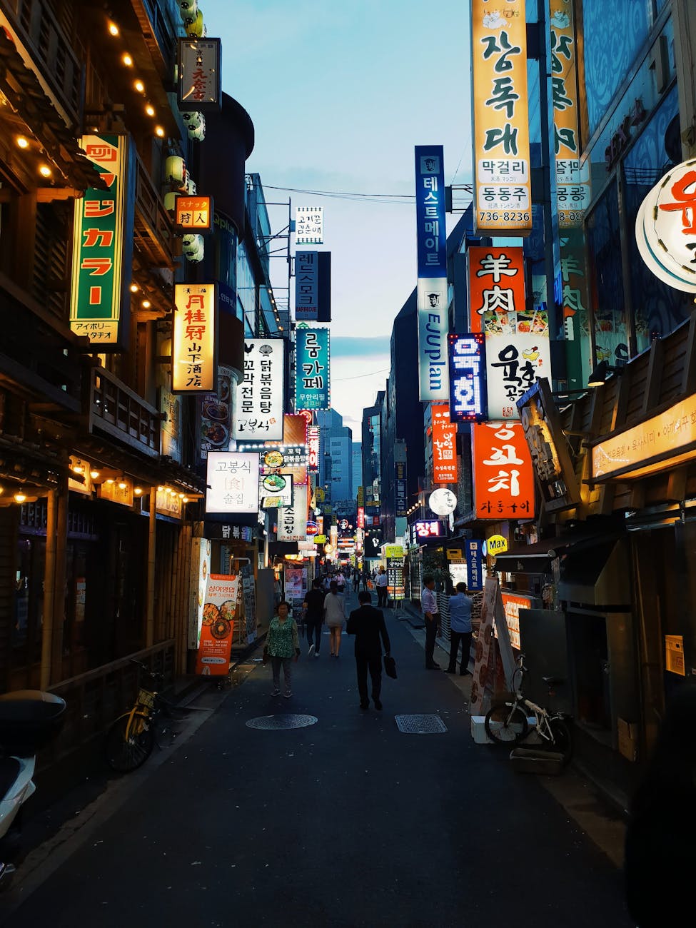 K-Pop’s Global Reach: How Idol Collaborations Drive Consumer Experiences