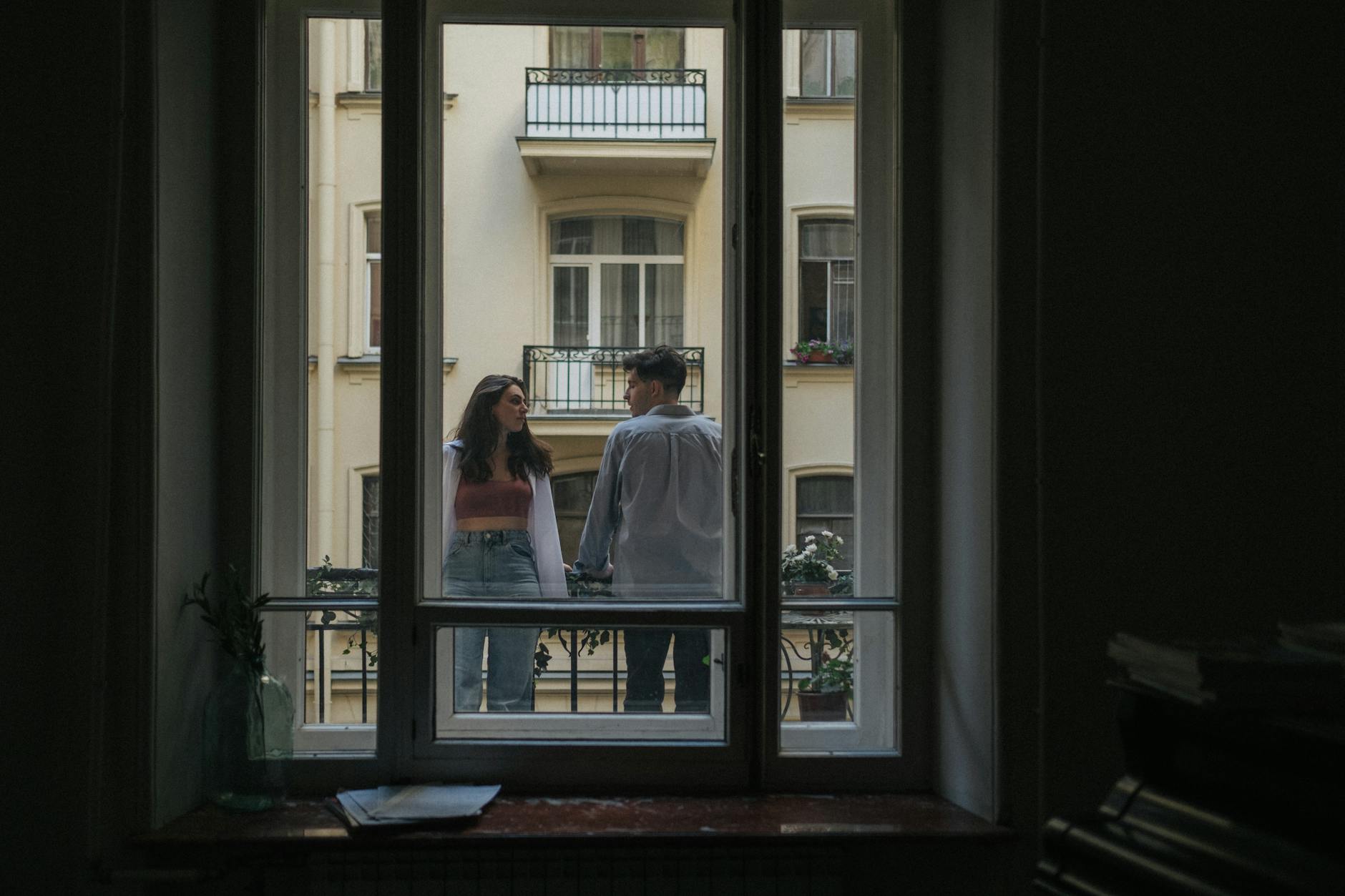 The Balcony Revolution: Small-Scale Solar Powers Up Apartment Dwellers’ Energy Dreams