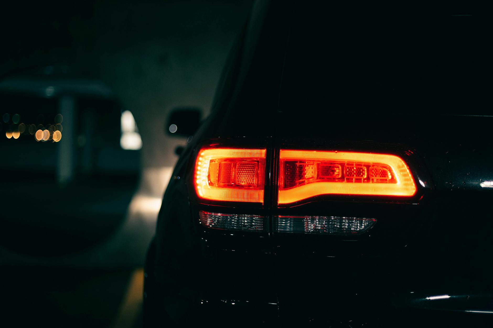 The DeFi Lending Engine Roars Back to Life: Aave’s Fee Surge Signals a Market Reawakening